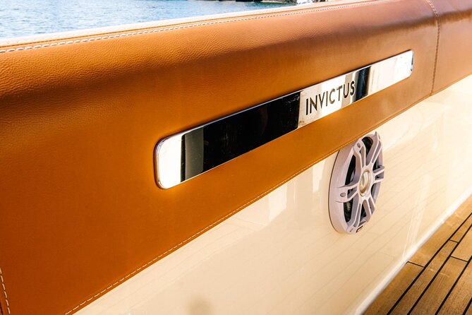 1H Luxury Cruise Como Lake Tender Yacht Invictus 9 Pax - Prosecco, alcohol rules, and what that means for your expectations