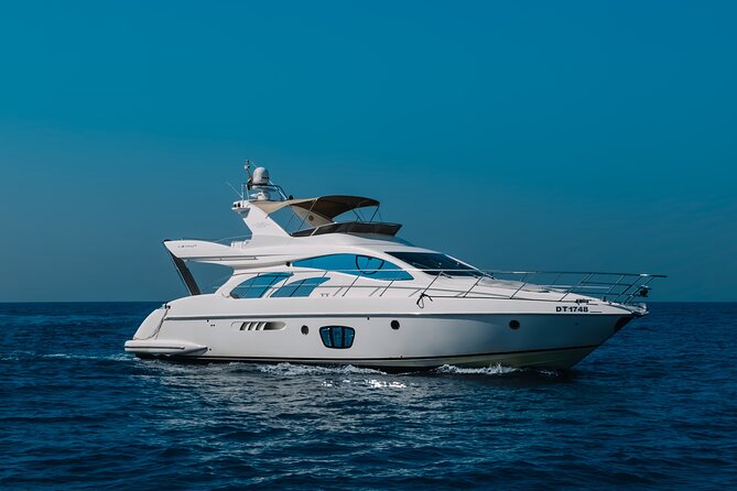 2 hours Dubai private luxury yacht 55ft tour - The 2-hour “pass and photograph” route near the big icons