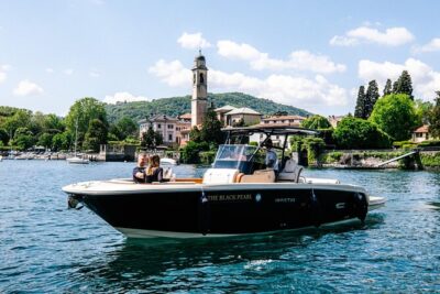 2H Private Cruise on Lake Como Tender yacht Invictus 9 pax - Where you start: Como pier vibes and the first “wow” moments