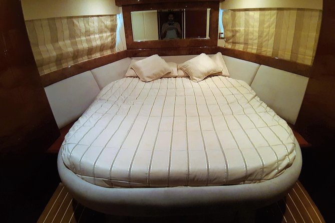 3-Hour Luxury Yacht Cruise from Dubai Marina - The 50-Foot Yacht Setup: Comfort, Music, and Practical Space