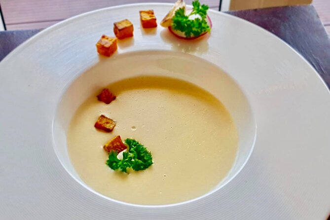 3 Hours Dinner With Luxury Princess Yacht On Sai Gon River - Food and service: what to expect, and how to handle surprises