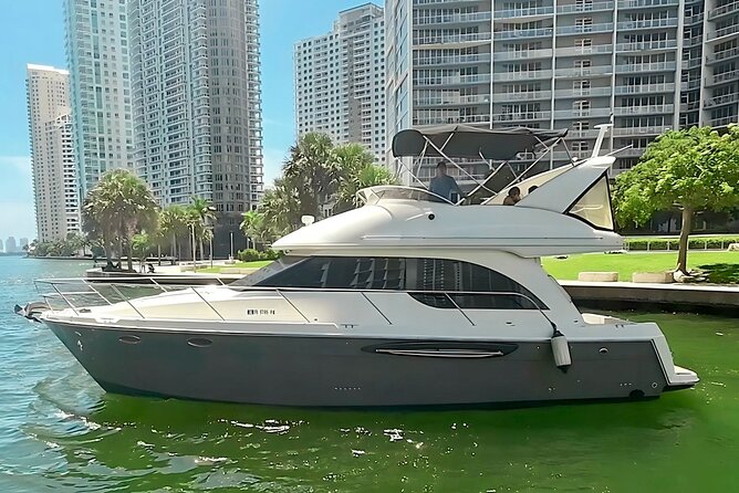 4-Hour 42 Meridian Yacht Rental with Captain in Miami Florida - A 42-foot Meridian flybridge cruise in Miami