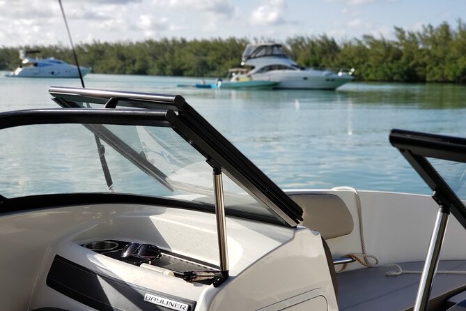 42 to 46 Ft Private Yacht Miami, rent for 2 our 4 hours, 12 ppl - Meeting Point and Parking: Where the Day Starts