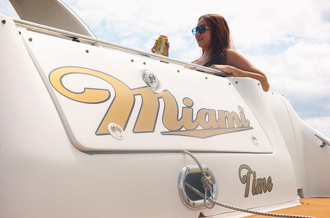 45 Ft Private Yacht Rental in Miami - Onboard Setup That Works for Couples, Friends, and Families