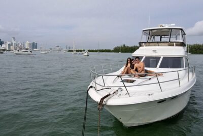 52' Yacht Rental in Miami Beach with Experienced Captain - The 4-Hour Flow: Cruise, Island Time, and a Sandbar Stop