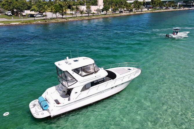 52' Yacht Rental in Miami Beach with Experienced Captain - Pricing That Actually Matters: The $550 Headline Plus Added Fees