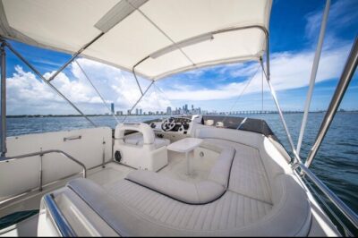 55ft + FREE HOUR Miami Yacht Rental 3 to 6 Hours 13 People - A 55ft yacht day: what you get from the moment you step aboard