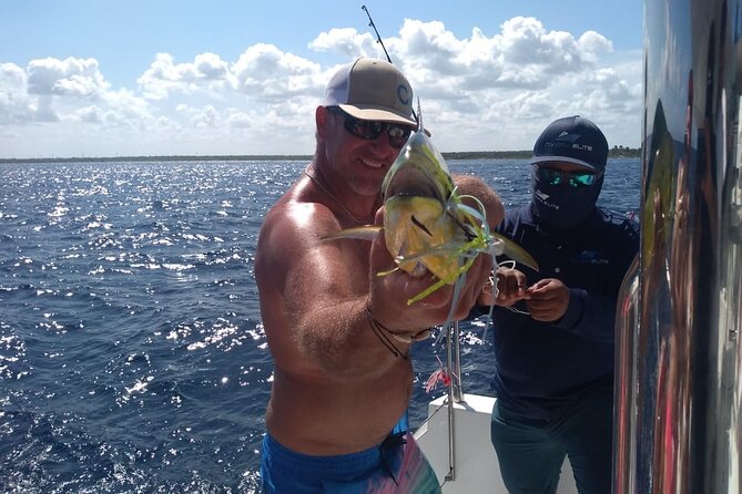 5H Private Lux 40' Yacht All Inclusive - Tulum & Playa del Carmen - The food setup: shrimp ceviche that you don’t have to hunt for