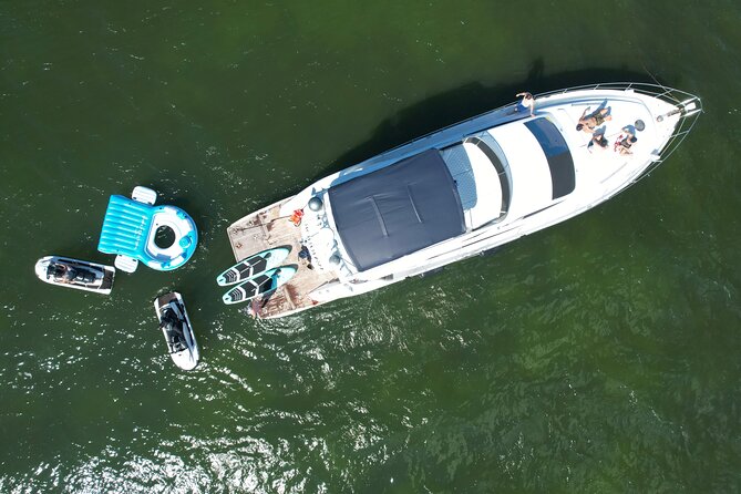 65ft Yacht Charter in Miami - The 65ft Yacht Setup: Space for Families and Big Groups