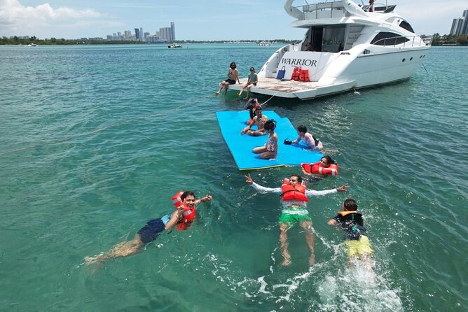 65ft Yacht Charter in Miami - Crew and Customer Service: Why People Rebook