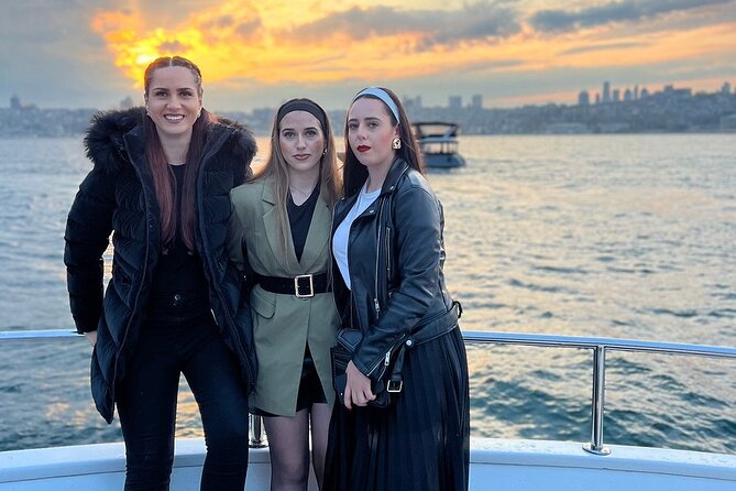 Afternoon Bosphorus Cruise Luxury Yacht with Professional Guide - Küçüksu Pavilion and Beylerbeyi Palace: the Bosphorus as a summer retreat