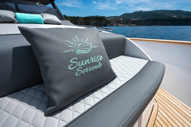 Appreciate the Amalfi coast on a luxury yacht! - Boarding at Porto di Sorrento: what youβre really signing up for
