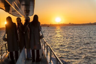 Bosphorus Sunset Cruise on Luxury Yacht with Transfers - Meeting points and transfers: getting on the boat without drama
