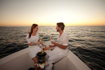 Cabo Arch Sunset Yacht Tour - Dinner & Drinks — Up to 18 Guests - Entering El Arco: Cabo’s Signature Stop and Photo Timing
