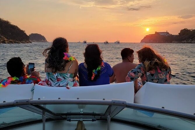 Cabo Arch Sunset Yacht Tour - Dinner & Drinks — Up to 18 Guests - Group Size and Comfort: Why Up to 18 Isn’t Always “Easy”