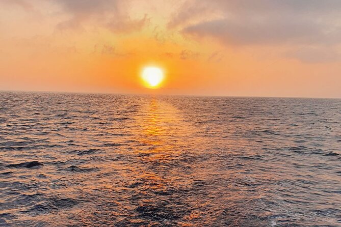 Classic Yacht Experience in Lisbon with portuguese wine - Golden hour on the Tagus: what you’re really buying