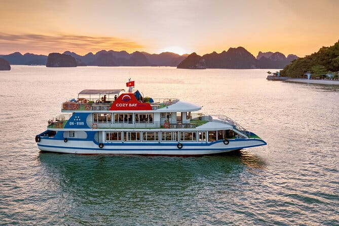 Day Trip - Luxury Experience in Ha Long Bay by Saquila Yacht - The Bay Harmony performances and art on board