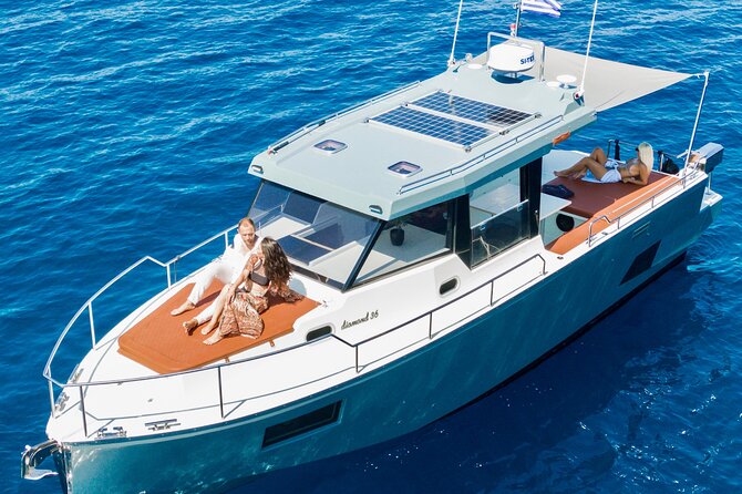 Diamond 36 Private Motor Yacht Caldera Cruise - Diamond 36 private Caldera cruise: what you’re really buying