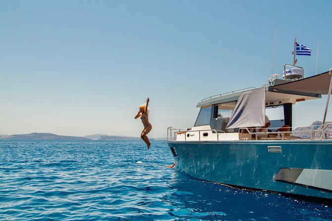 Diamond 36 Private Motor Yacht Caldera Cruise - White Beach and Red Beach: short stops, big photo payoffs