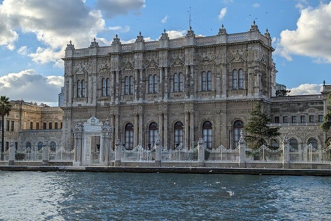 Dolmabahçe Palace and Sunset Tour on Luxury Yacht - Food, comfort, and what’s not on the menu