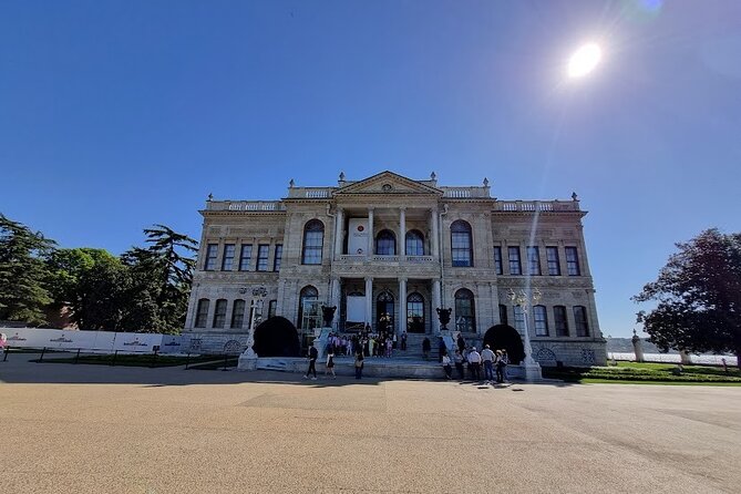 Dolmabahçe Palace Tour with Guide and Luxury Yacht Sunset Cruises - Food and comfort on board: the practical luxury part