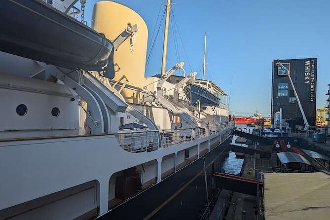 Edinburgh Shore Excursion: City Tour and Royal Yacht Britannia - Edinburgh Castle with 2.5 hours: enough time to see the big stuff