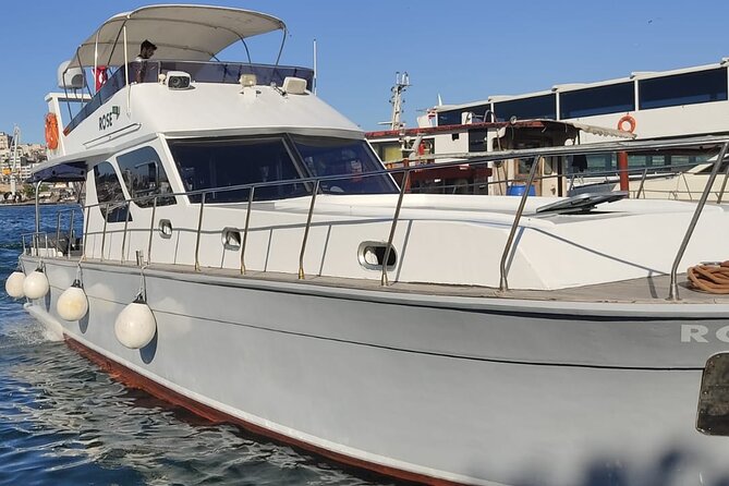 Exclusive Luxury Yacht Bosphorus Sightseeing Cruise in Istanbul - Bebek: Ottoman Summer Houses and a Residential Feel