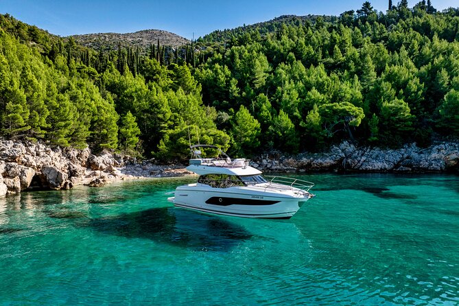 Exclusive Luxury Yacht Tour of the Elaphiti Islands - Dubrovnik’s city walls from the water (30 minutes): the fortress perspective