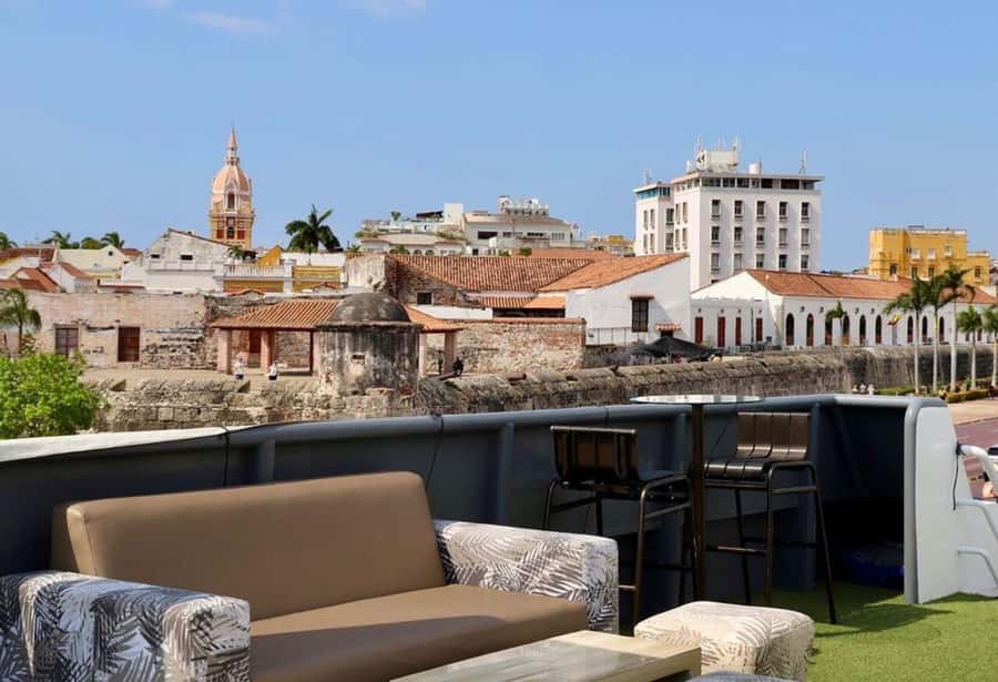 Exotic Yacht - Tour through the bay of Cartagena - Where you’ll start: Puerta No 4 at Muelle de La Bodeguita