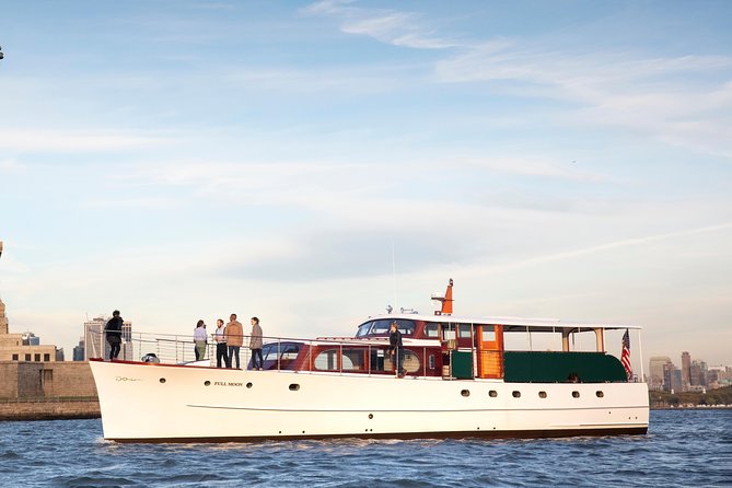 Fall Foliage Cruise on Yacht Full Moon from Chelsea Piers - From Chelsea Piers to the Hudson: The Real Value of This 2½-Hour Ride