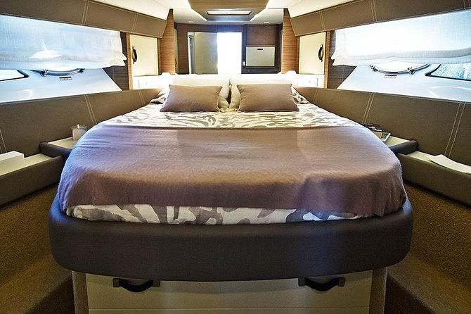 Fjordcruise in a Luxury Yacht Arctic Queen - Food and Warmth: Snacks, Lunch, Coffee/Tea, and a Captain Who Talks