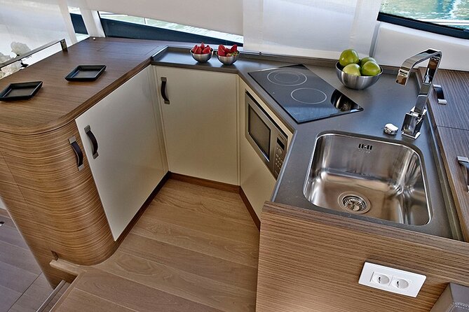 Fjordcruise - Luxury Yacht Arctic Queen - Fishing chance plus lunch: why the food setup changes how the cruise feels