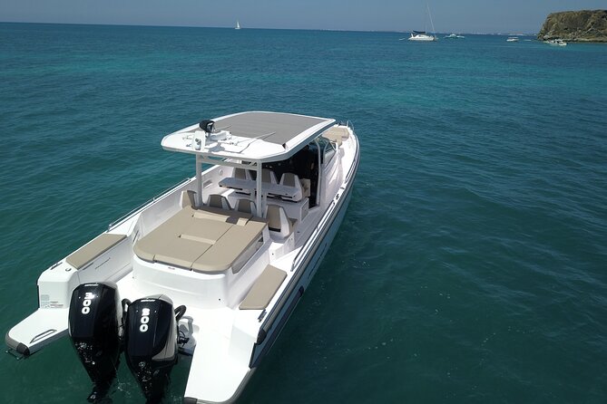 Full-Day Private Luxury Yacht Tour in Anguilla - Little Bay (45 minutes): snorkeling and that rock-spot energy