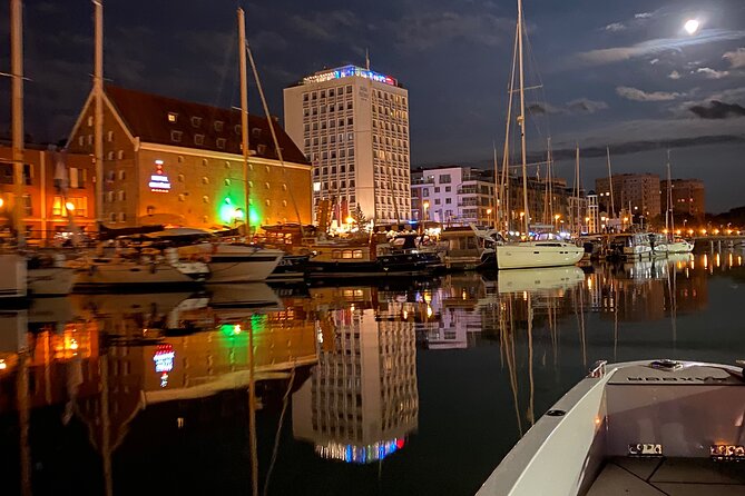 Gdansk Scenic Evening Yacht Cruise with Welcome Drink - A Sunset-Ready Yacht Cruise on the Motława River