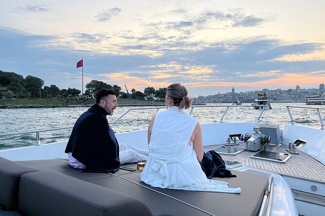 Guided Bosphorus Afternoon Cruise on Luxury Yacht - Rumelihisarı and Anadoluhisarı: fortress history in two directions