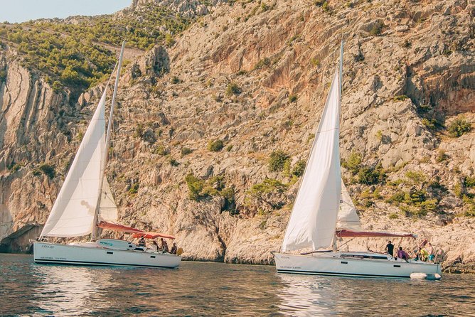 Half Day Sailing on a comfort yacht around Hvar and Pakleni islands- small group - Bring-your-own comfort: lunch and drinks without the hassle