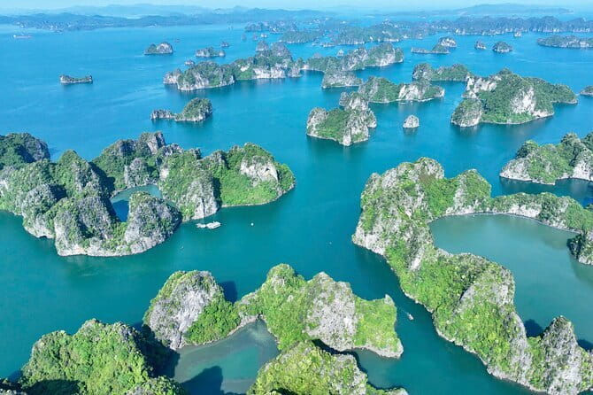 Halong Bay Day Trip Explore Caves, Kayak & Lunch by Saquila Yacht - Saquila Yacht Comfort for a 6-Hour Halong Bay Hit