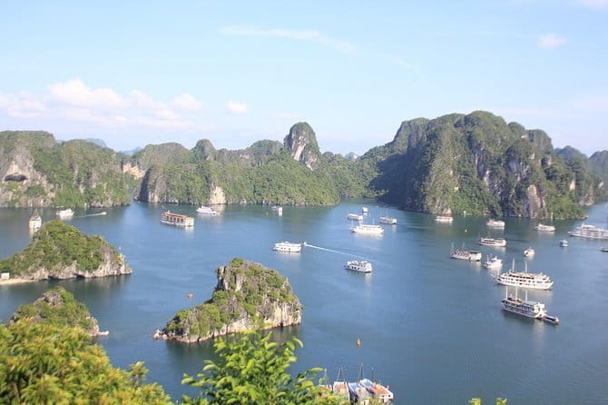 Halong Bay Day Trip Explore Caves, Kayak & Lunch by Saquila Yacht - Infinity Pool Access and Onboard Comfort Details