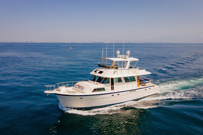Hatteras 58-61' Luxury Yacht in Puerto Vallarta & Nuevo Nayarit - A 58-foot luxury yacht in Puerto Vallarta: why this format works