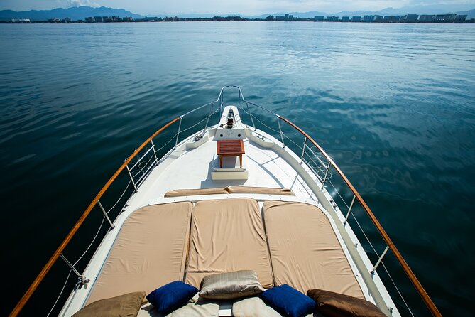 Hatteras 58-61' Luxury Yacht in Puerto Vallarta & Nuevo Nayarit - Price and value: what $1,940 per group buys you in a realistic way