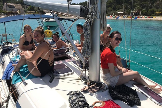 Hvar - Full Day Sail on a yacht - friendly skipper- small group - lunch optional - Milna and the Notos lunch: the shore break that keeps you happy