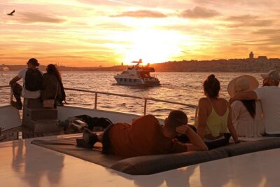 Istanbul Bosphorus Sunset Cruise on Luxury Yacht - How the Guide and On-Board Commentary Actually Helps