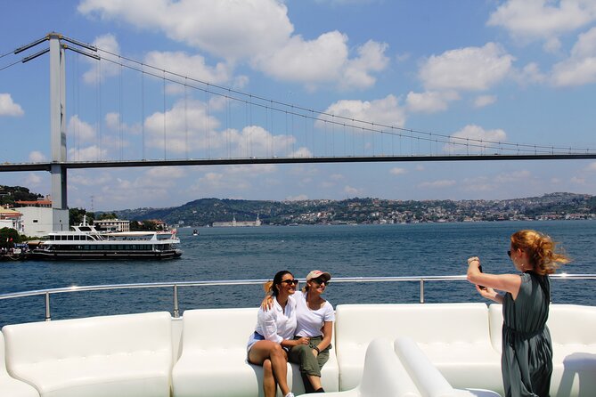 Istanbul Bosphorus Yacht Experience – Asian Side Visit in Kanlica - Kanlıca Meydani: how to make the 30 minutes actually count