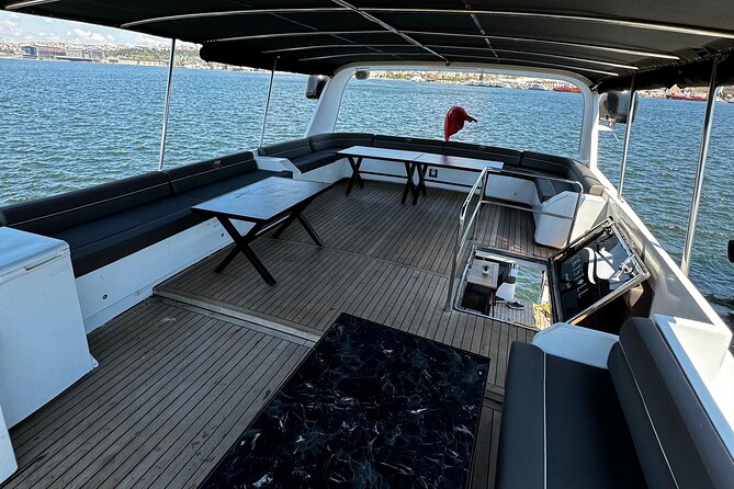 Istanbul Private Luxury Yacht on Bosphorus 25 Meter 82 Feet - Why this 25-meter Bosphorus yacht works so well for 2 hours