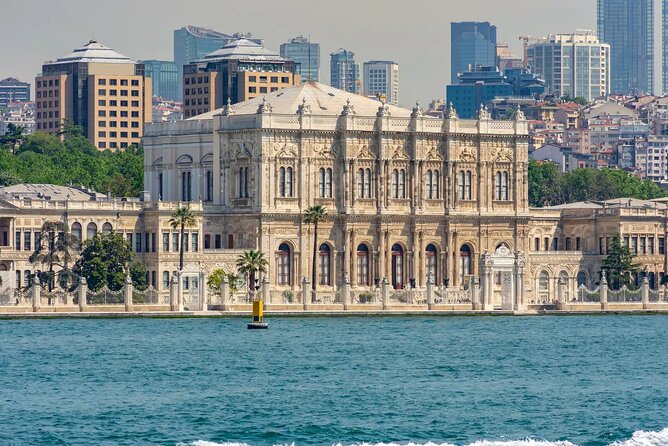 Istanbul Private Luxury Yacht on Bosphorus - On-Board Comfort: Restrooms, Wi‑Fi, Coffee/Tea, and an Audio Guide