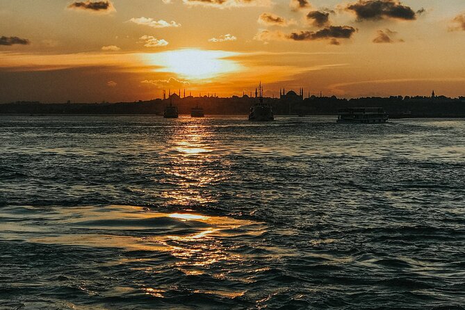 Istanbul Private Yacht Sunset Tour - 2 Hours - Maiden’s Tower: myths, maritime history, and skyline framing