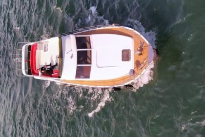 Istanbul Private Yacht Tour - 2 Hours - Maiden’s Tower and Üsküdar: the short stop that looks like a movie set