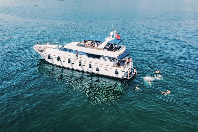 Istanbul Sunset Yacht Cruise on the Bosphorus with Transfers - Rumeli Fortress and Anadolu Hisarı: The Defensive Side of Istanbul