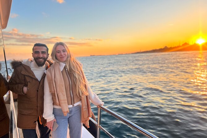 Istanbul Sunset Yacht Cruise on the Bosphorus with Transfers - Küçüksu Pavilion, Beylerbeyi Palace, and Üsküdar: Slow Down on the Asian Shore