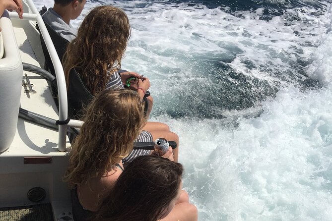 LA: Yacht Private Trip -1 hour (1 ticket covers 1-6 ppl - The onboard experience: tunes, food, drinks, and a private bathroom